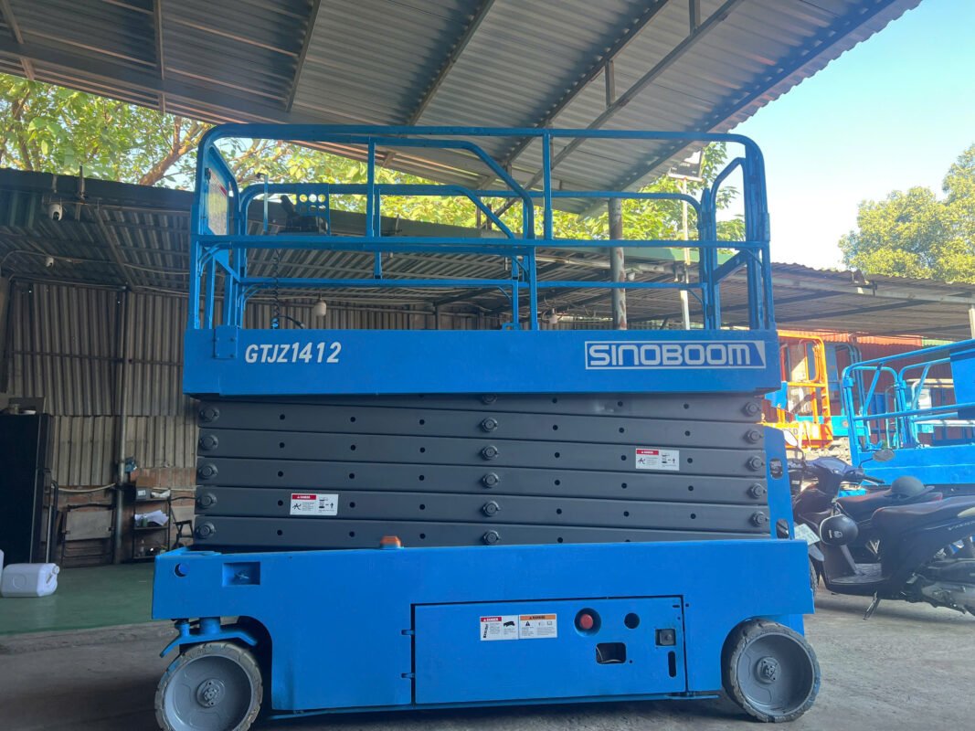 Cho thuê xe nâng người cắt kéo tại Hà Nội