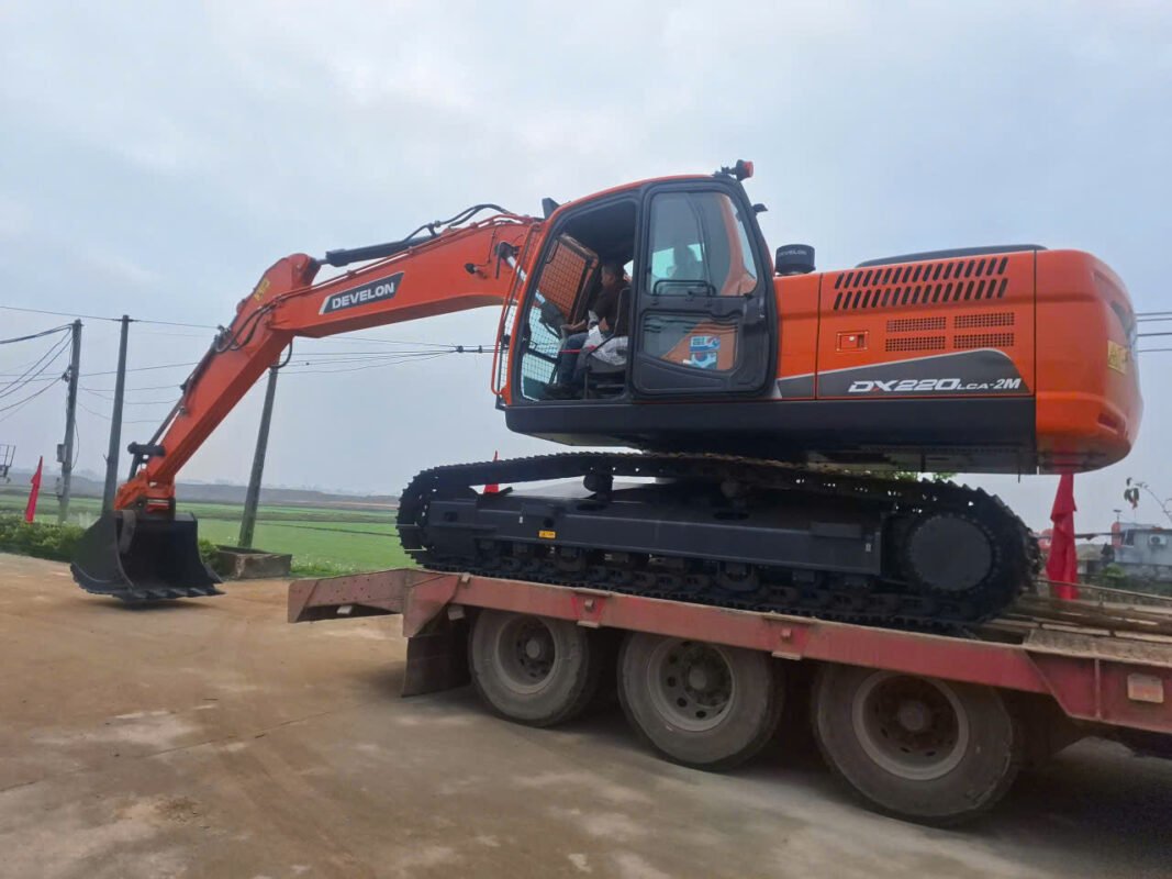 Máy xúc bánh xích Develon DX220-2M
